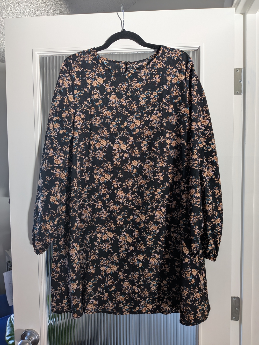 SHEIN Black Long-Sleeve Floral Shift Dress with Tan Print